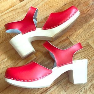 Cherry red Mary Jane clogs size 39 / 8 🍒